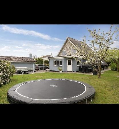Big Villa In Stege Near Mons Klint With Trampolin Экстерьер фото
